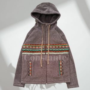 Chompa polar para clima frío, con bolsillos y cierre completo.