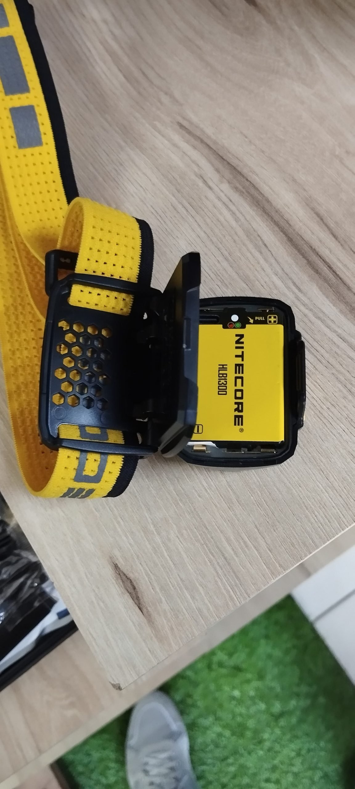 Ilumina Tu Camino con la Nitecore UT27 Descubre la libertad de explorar con la linterna frontal Nitecore UT27. Diseñada para los aventureros más exigentes,