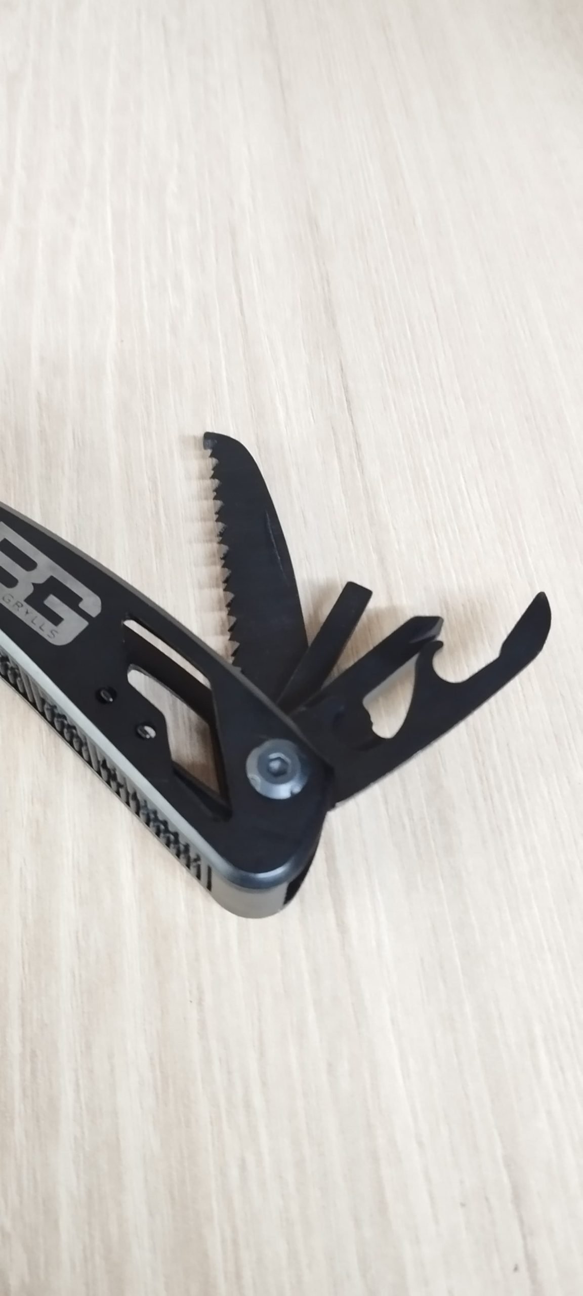 "Para quienes buscan eficiencia y versatilidad en una sola herramienta, presentamos las Pinzas Multiusos Gerber, diseñadas para enfrentar cualquier desafío con estilo y precisión."