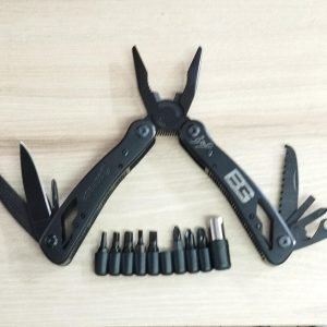 "Para quienes buscan eficiencia y versatilidad en una sola herramienta, presentamos las Pinzas Multiusos Gerber, diseñadas para enfrentar cualquier desafío con estilo y precisión."