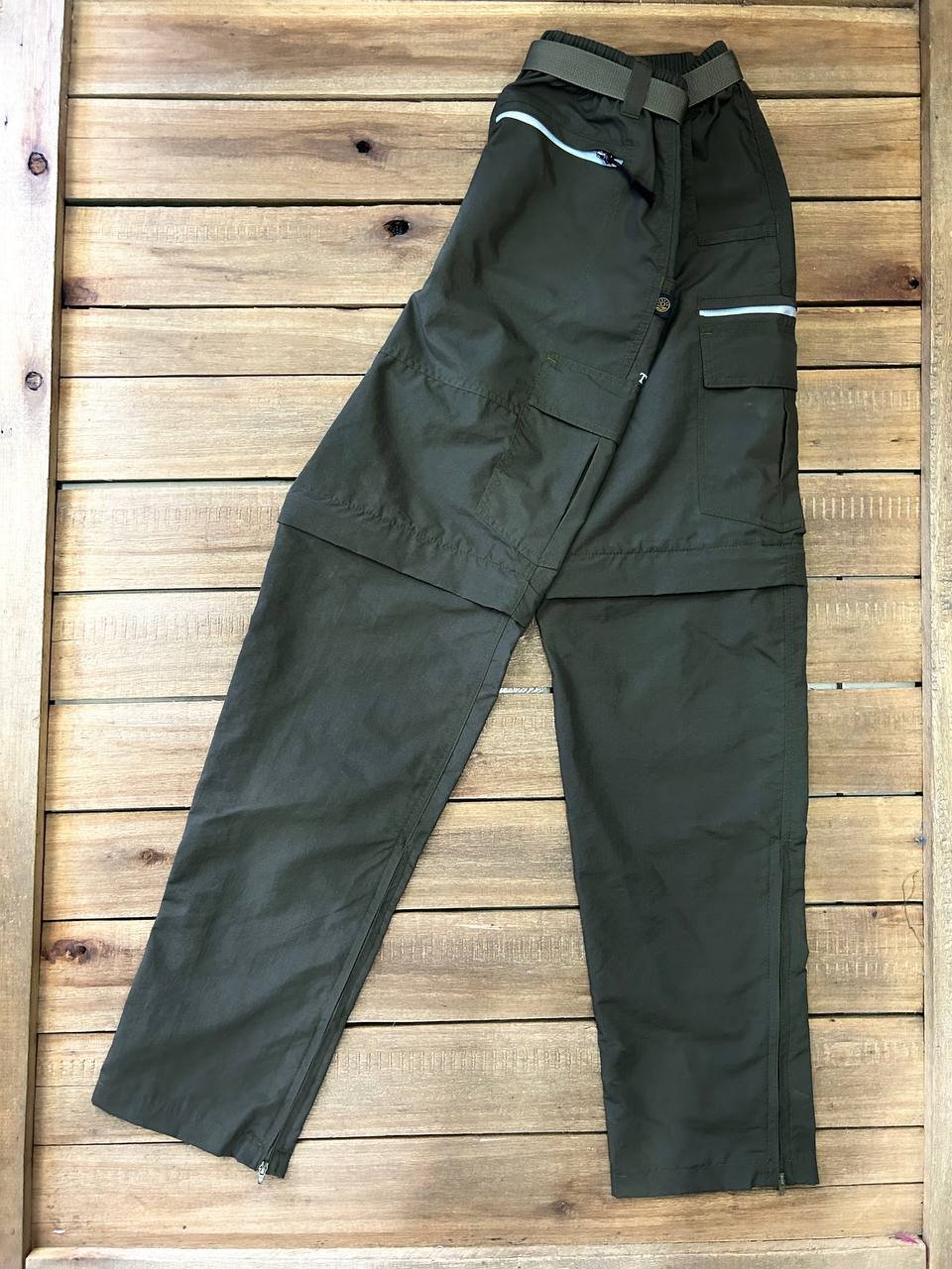 Pantalones desmontables verde olivo con 6 bolsillos, tela antidesgarre de secado rápido y protección UV, convertibles en pantaloneta.