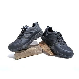 Zapatos tácticos de caña baja, ideales para actividades al aire libre y uso profesional. Duraderos, repelentes al agua y con suela antideslizante.