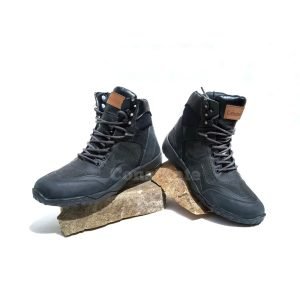 Zapatos tácticos impermeables de caña alta, diseñados para máximo soporte, resistencia y tracción en cualquier terreno.