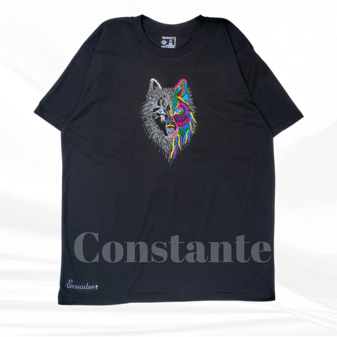 Camisetas de algodón nativo con detalles bordados de temáticas ecuatorianas, fusionando tradición, comodidad y estilo artesanal.