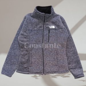 Saco polar térmico de alta calidad, diseñado para mantener el calor corporal en climas fríos. Ligero, transpirable y de secado rápido, con ajuste ergonómico, bolsillos funcionales y cierre completo. Ideal para senderismo, camping y uso diario.