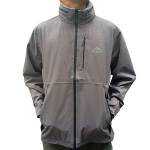 Chompa impermeable con capucha oculta, resistente al agua y al viento, ideal para actividades outdoor en climas lluviosos.