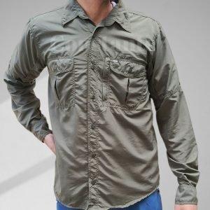 Camisa safari de secado rápido con tela transpirable y protección UV, ideal para actividades al aire libre.