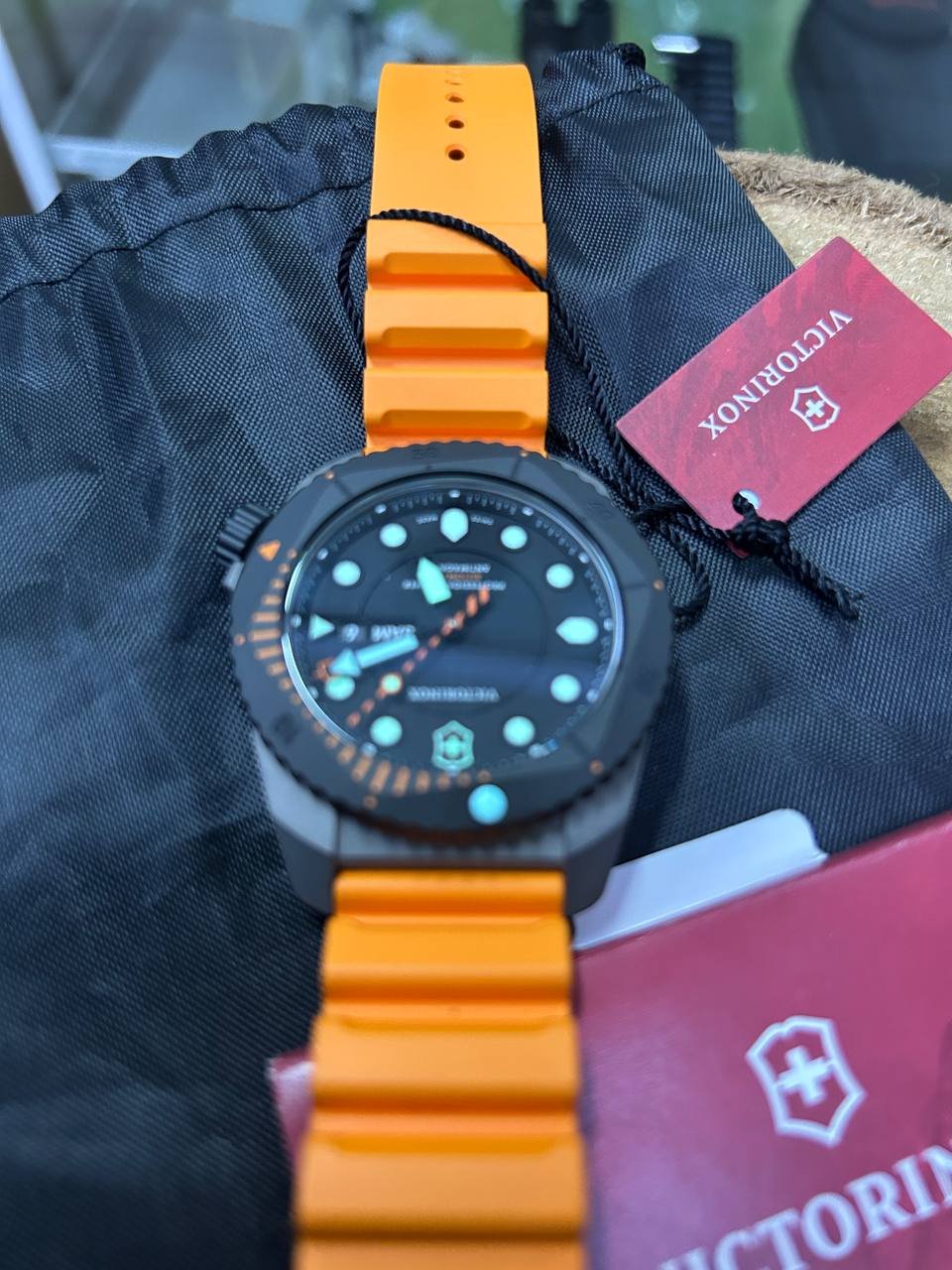 Reloj Victorinox Dive Pro Automatic – Reloj de buceo profesional con caja de titanio y correa de goma naranja