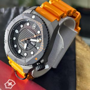 Reloj Victorinox Dive Pro Automatic – Reloj de buceo profesional con caja de titanio y correa de goma naranja