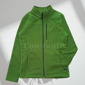 Chompa polar bolsillos y cierre completo.